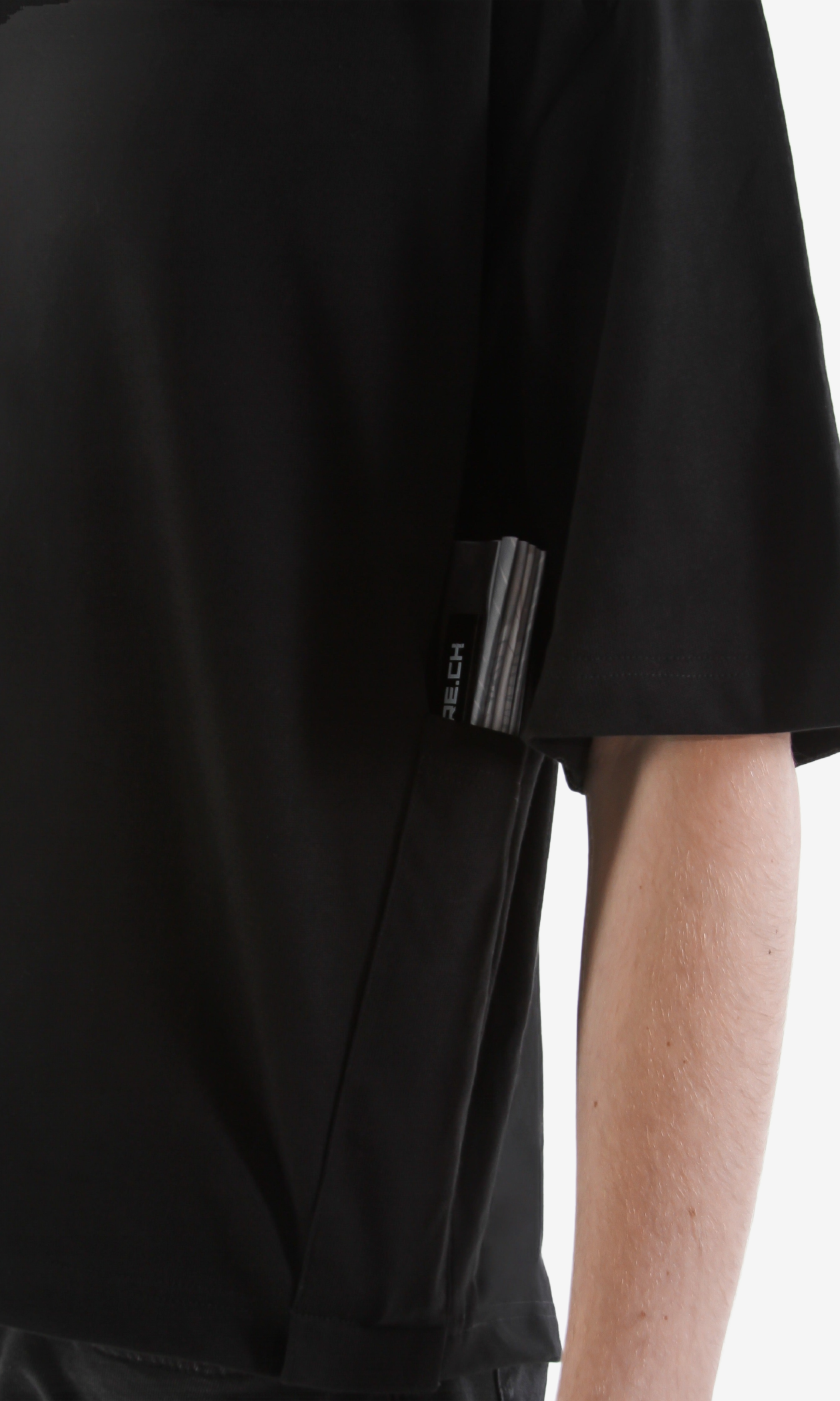 T-Shirt-with-two-fans-pockets-black