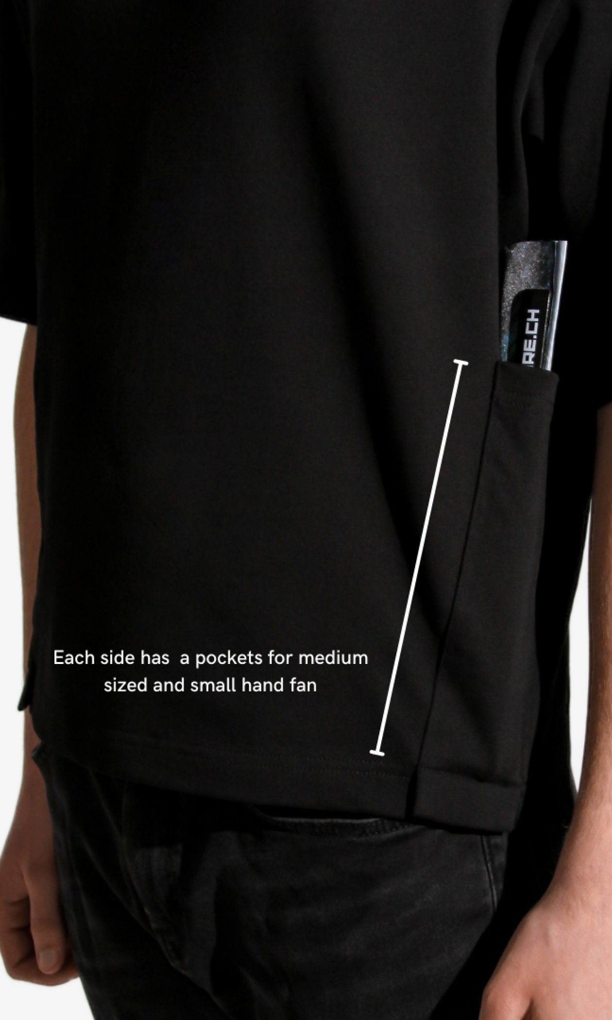 T-Shirt-with-two-fans-pockets-black